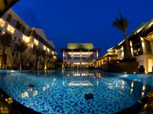 Bazén v ubytování Riyuegu Hotsprings Resort nebo v jeho okolí