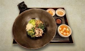 ホテルの敷地内または近くでの食事または食べ物