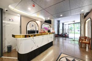 Ruang duduk di Red Sun Airport Saigon Hotel