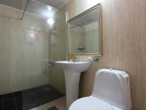 Koupelna v ubytování Monaco Hotel Jeju + 129 fotografií