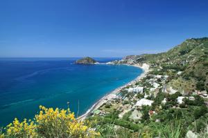 a view of the beach on the amalfi coast at Hotel Parco Smeraldo Terme in Ischia