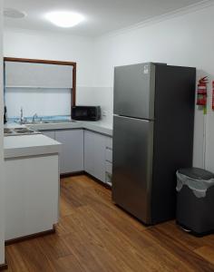 Kuchyň nebo kuchyňský kout v ubytování The Olive Shack