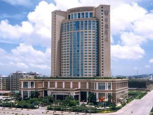 a large building in front of a building at Regency Hotel in Ma Yu