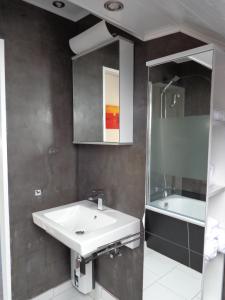 Ένα μπάνιο στο Exclusive Apartment - Rees