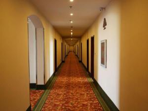 Gallery image of GreenTree Inn Hebei Province Langfang City Shengfang Town Furniture South City South Business Hotel in Langfang