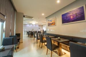 a dining room with tables and chairs in a restaurant at Phuglong Hotel in Phayao