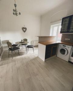 Kuchyň nebo kuchyňský kout v ubytování MEG Apartment
