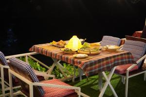 Makanan di atau berdekatan resort