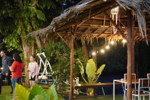 Taman di luar River View Resort At Chaewlan