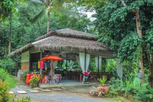 Taman di luar River View Resort At Chaewlan