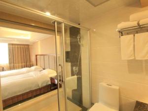 Postel nebo postele na pokoji v ubytování Gui Feng Hotel