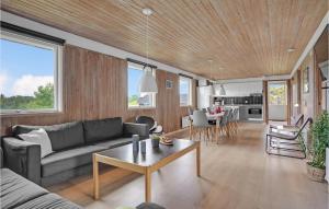 Posezení v ubytování Holiday Home Karens Bakke
