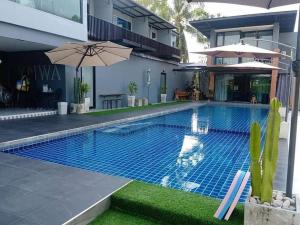 a pool in the backyard of a house at PP Pool Villa Home in Ban Bu Lao