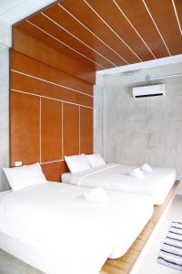 Postel nebo postele na pokoji v ubytování Virawan pool kohlarn วิราวัน พูล รีสอร์ท ที่พักเกาะล้าน