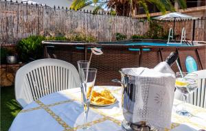 Напитки в Cozy Home In Cuevas Del Campo With Wifi