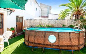 Бассейн в Cozy Home In Cuevas Del Campo With Wifi или поблизости +28 фотографий