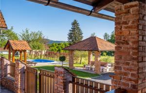 Bazén v ubytování Lovely Home In Bosiljevo With Kitchen nebo v jeho okolí