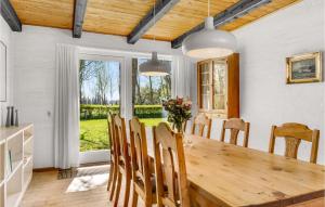 Fotografie z fotogalerie ubytování 3 Bedroom Cozy Home In Bindslev v destinaci Bindslev