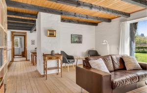 Posezení v ubytování 3 Bedroom Cozy Home In Bindslev