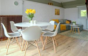 a living room with a table and chairs and a couch at Gorgeous Home In Oostmahorn With Wifi in Oostmahorn