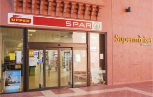 Supermarket nebo jiné obchody v  apartmánu nebo okolí