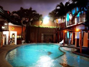 Swimmingpoolen hos eller tæt på Walk Around Hotel