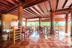 a room with chairs and tables in a building at OYO 1128 Ban Suan Meesakul Resort in Ban Nong Chap Tao +65 photos