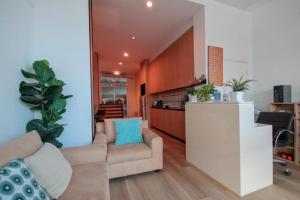 Η κουζίνα ή μικρή κουζίνα στο OYO 1162 Chalong Home Place