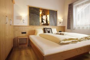 Postel nebo postele na pokoji v ubytování Haus Hintertux + 18 fotografií