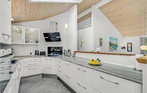 Kuchyň nebo kuchyňský kout v ubytování Holiday Home Kristinesvej Thisted Vi