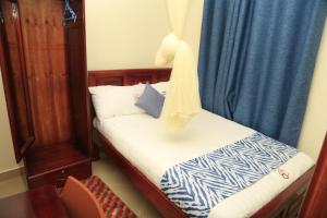 Postel nebo postele na pokoji v ubytování Jatheo Hotel Rwentondo