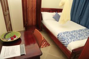 Postel nebo postele na pokoji v ubytování Jatheo Hotel Rwentondo