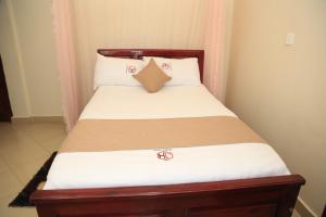Postel nebo postele na pokoji v ubytování Jatheo Hotel Rwentondo