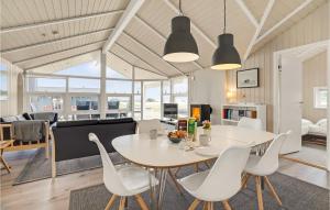 Kuchyň nebo kuchyňský kout v ubytování Holiday Home Vinkelbæk Nordborg