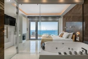 Postel nebo postele na pokoji v ubytování Rhodes SkyLine Suites