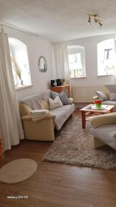 Ein Sitzbereich in der Unterkunft Ferienwohnung Itzgrundruhe