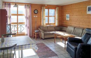 Posezení v ubytování Cozy Apartment In Rosendal