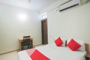 Katil atau katil-katil dalam bilik di Oxy Hotel Prashant