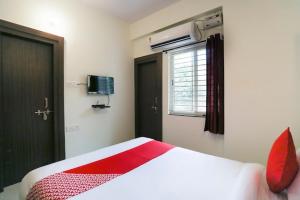 Katil atau katil-katil dalam bilik di Oxy Hotel Prashant