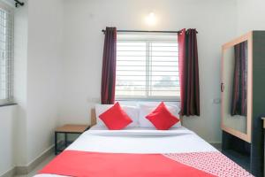Katil atau katil-katil dalam bilik di Oxy Hotel Prashant