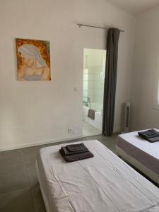 Postel nebo postele na pokoji v ubytování Corsicadream Arone superbe appartement dans villa, vue panoramique mer, piscine, proche Porticcio