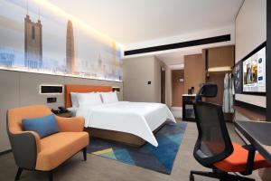 TV a/nebo společenská místnost v ubytování Hampton by Hilton Shenzhen Longgang Yonghu