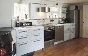 Gallery image of Four-Bedroom Holiday Home In Bodafors in Bodafors +18 photos
