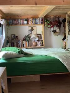 Postel nebo postele na pokoji v ubytování Maison familiale, coeur de ville & nature