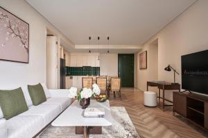 TV a/nebo společenská místnost v ubytování Epic Tower Swiss-Belresidences Hanoi