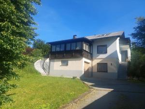 Budova, v ktorej sa apartmán nachádza + 12 fotografií