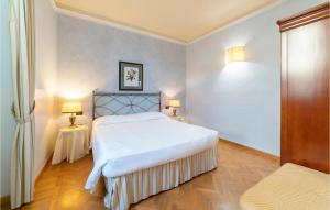 A bed or beds in a room at Appartamento Vista Duomo