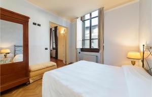 A bed or beds in a room at Appartamento Vista Duomo