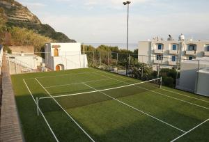a tennis court on the roof of a house at Hotel Parco Smeraldo Terme in Ischia