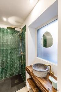 a bathroom with a sink and a shower at Ty Ar Mor maison de la mer, à 40 m de la plage in Saint-Michel-en-Grève